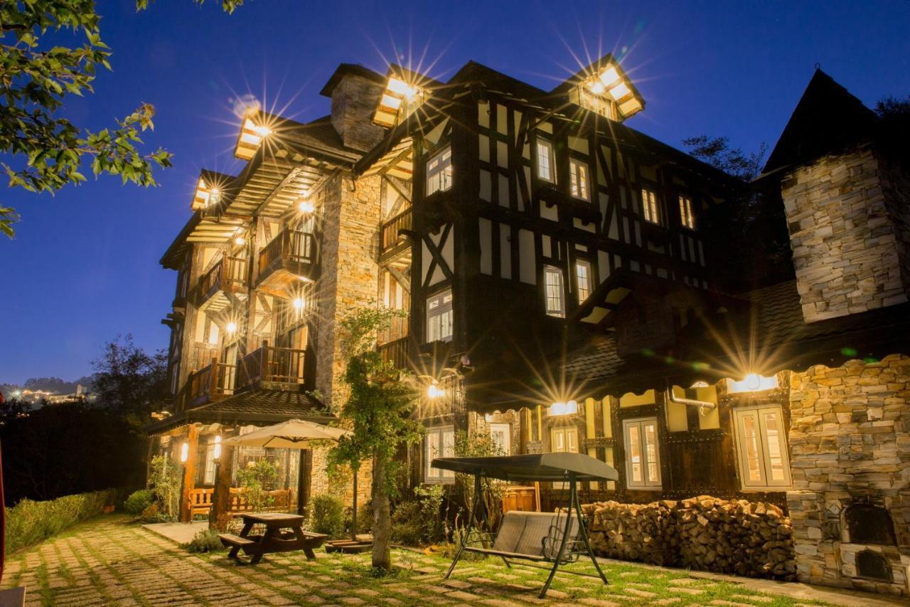 Black Forest Manor Renai Exterior foto